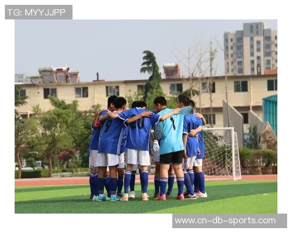 足球技巧解析:如何通过带球过人提升比赛表现与个人魅力 足球技巧解析:如何通过带球过人提升比赛表现与个人魅力